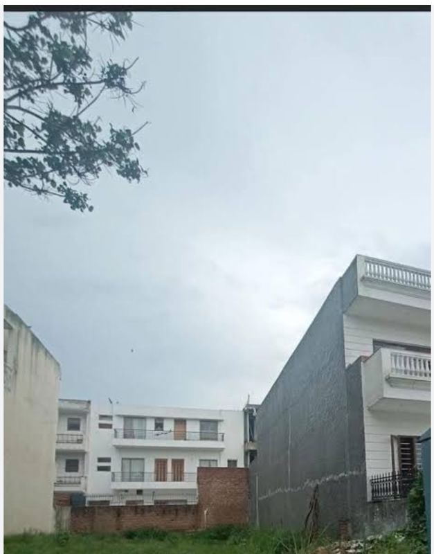 Plot For Sale in Sector 84
