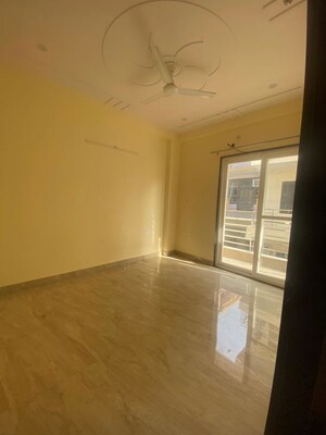 Room in 2 BHK Builder Floor at Palam Vihar – for Rent