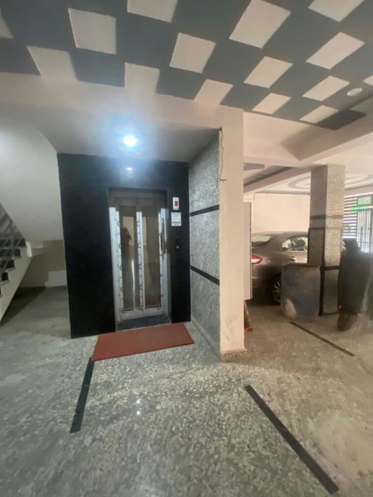  Parking, palam vihar 2 Bedroom 270 Sq.Yd. Builder Floor In Palam Vihar Gurgaon 10195442