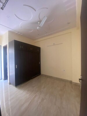 Room in 2 BHK Builder Floor at Palam Vihar – for Rent
