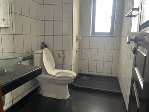 Bathroom in 3 BHK Apartment at Unitech Uniworld Gardens, Sector 47 – for Sale