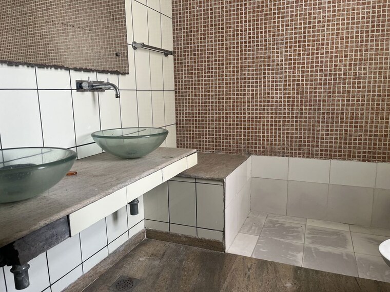 Kitchen, unitech-uniworld-gardens 3 Bedroom 2086 Sq.Ft. Apartment In Sector 47 Gurgaon 10195424