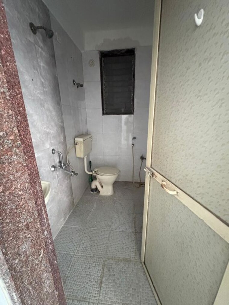 Bathroom, sector 19a ulwe 2 Bedroom 800 Sq.Ft. Apartment In Sector 19a Ulwe Navi Mumbai 10195446