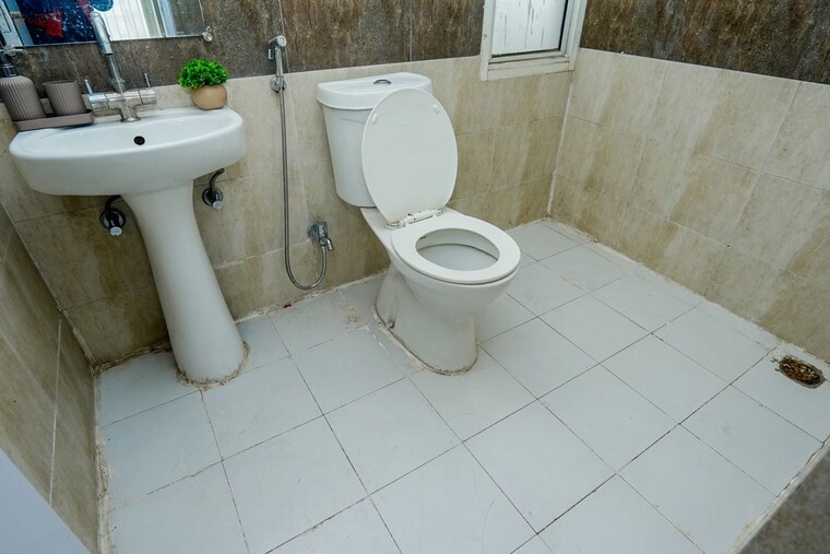 Bathroom, panchsheel-greens-ii 2 Bedroom 915 Sq.Ft. Apartment In Sector 16 Greater Noida Greater Noida 10195251