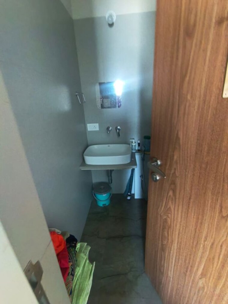 Bathroom, nav-geeta-chs 2 Bedroom 800 Sq.Ft. Apartment In Chembur Mumbai 10195477