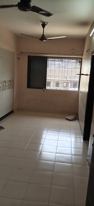 Room in 1 RK Apartment at Vishwaraja Darshan CHS, Parel – for Rent