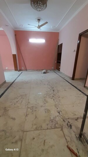 Room in 2 BHK Builder Floor at Palam Vihar – for Rent