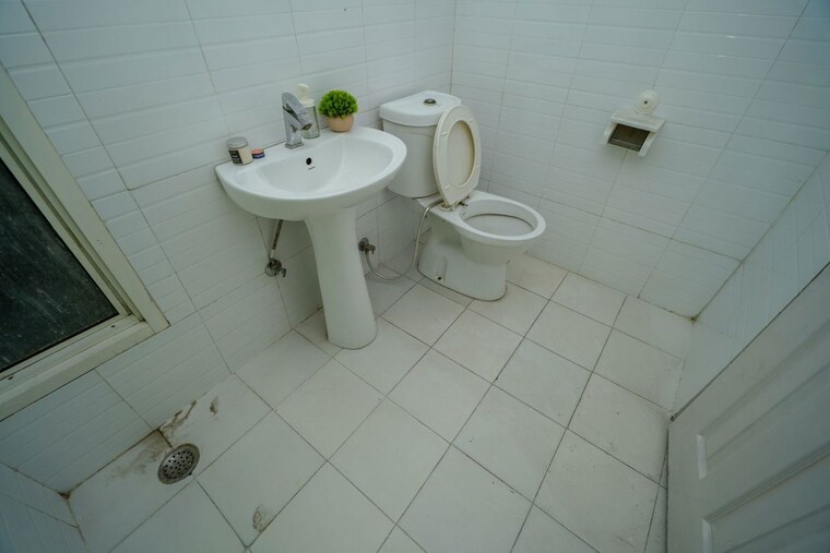 Bathroom, supertech-cape-town 2.5 Bedroom 1150 Sq.Ft. Apartment In Sector 74 Noida 10195516