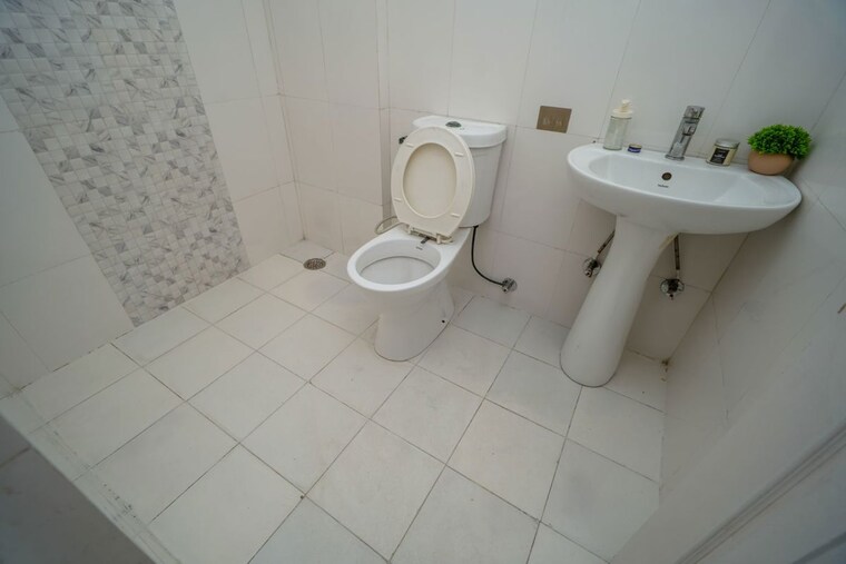Bathroom, supertech-cape-town 2.5 Bedroom 1150 Sq.Ft. Apartment In Sector 74 Noida 10195516