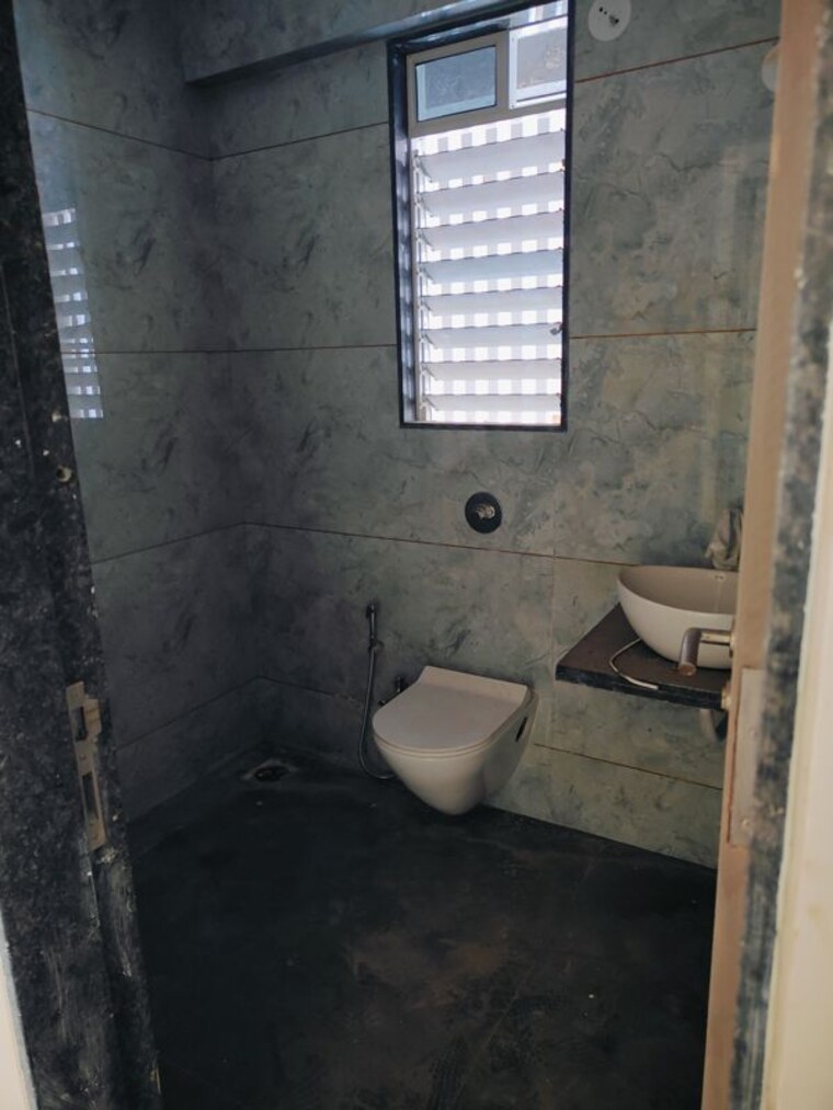 Bathroom, krishna-disha-darshan 1 Bedroom 465 Sq.Ft. Apartment In Malad West Mumbai 10138198