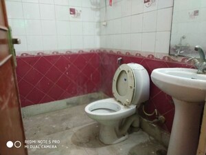 Bathroom in 2.5 BHK Builder Floor at Uppal Southend, Sector 49 – for Sale