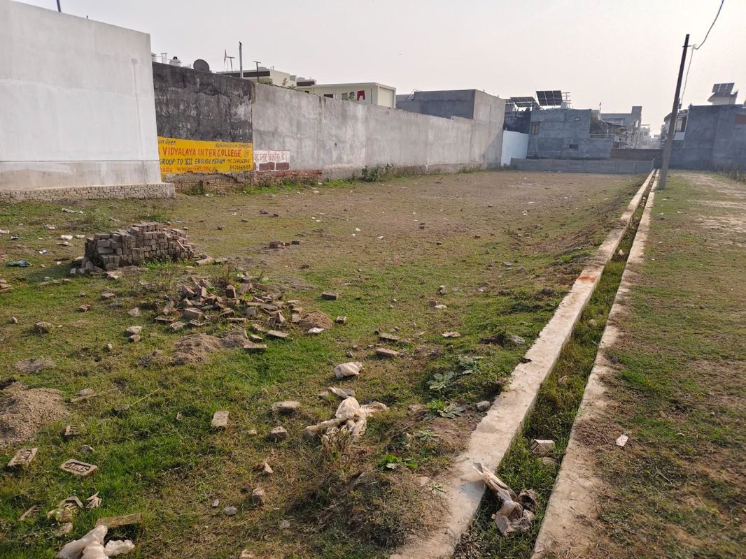 Plot For Sale in Jankipuram