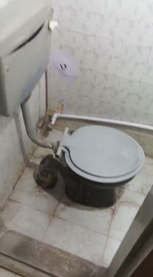 Bathroom in 1.5 BHK Apartment at Andheri East – for Rent