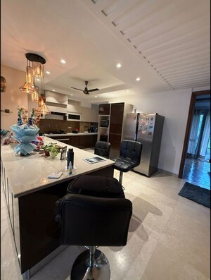 Master Bedroom in 3 BHK Builder Floor at Unitech Palms, South City 1 – for Rent