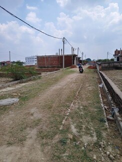 Plot For Sale in Jankipuram Extension