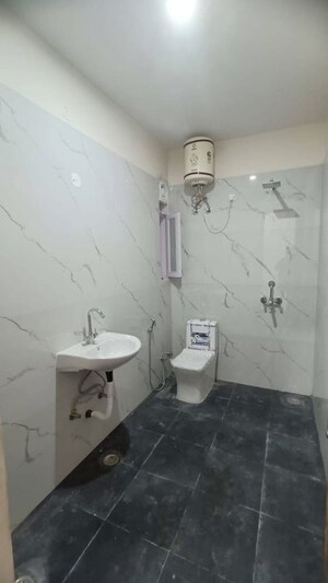 Bathroom in 1 BHK Builder Floor at Sector 15 – for Rent