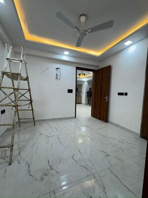 Room in 2 BHK Apartment at Palm Residency Chhatarpur, Chattarpur – for Rent