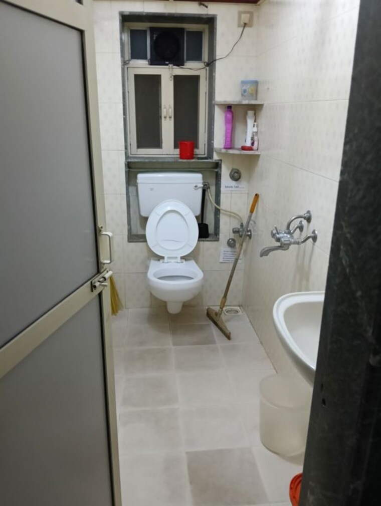 Bathroom, takshila-chs 2 Bedroom 850 Sq.Ft. Apartment In Andheri East Mumbai 10196071