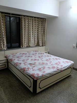 Bedroom in 2 BHK Apartment at Takshila CHS, Andheri East – for Rent