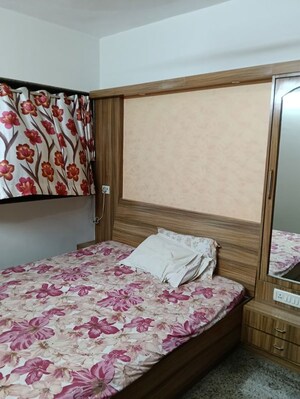 Bedroom in 2 BHK Apartment at Takshila CHS, Andheri East – for Rent