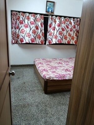 Bedroom in 2 BHK Apartment at Takshila CHS, Andheri East – for Rent