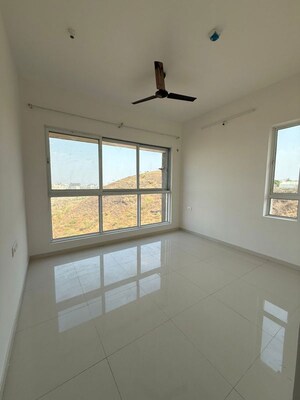 Room in 3 BHK Apartment at Godrej Hillside, Mahalunge – for Rent