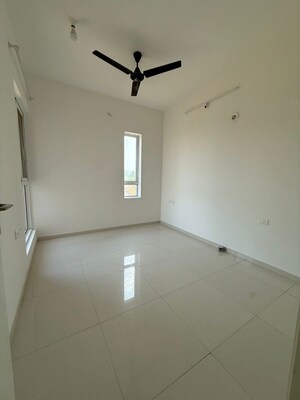 Room in 3 BHK Apartment at Godrej Hillside, Mahalunge – for Rent