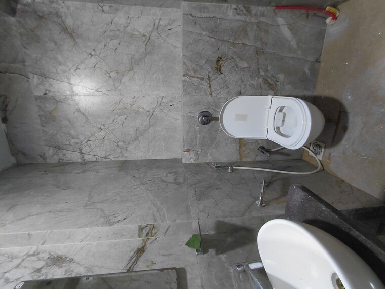 Bathroom, karwa-emticibom-employees-chsl 3 Bedroom 833 Sq.Ft. Apartment In Malad West Mumbai 10196166