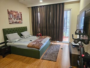 Living Room in 4 BHK Builder Floor at DLF City Gurgaon, Sector 27 – for Rent