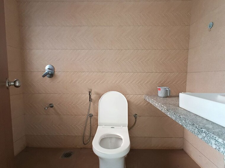 Bathroom, kalpataru-immensa 3 Bedroom 1150 Sq.Ft. Apartment In Kolshet Road Thane 10196393