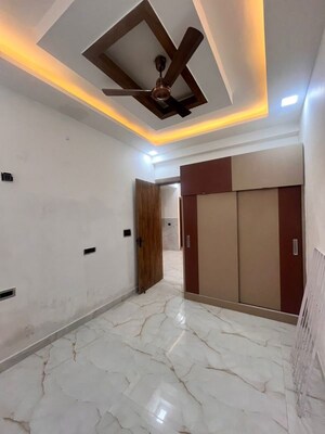 Room in 3 BHK Builder Floor at Ecotech Iii Greater Noida – for Sale