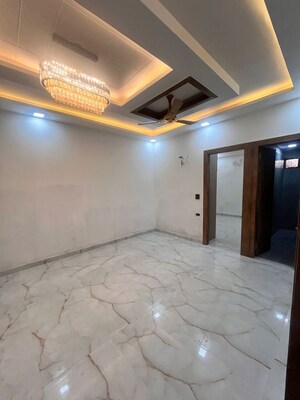 Room in 3 BHK Builder Floor at Ecotech Iii Greater Noida – for Sale