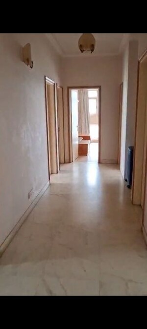 Room in 3 BHK Apartment at DLF Richmond Park, Sector 43 – for Rent