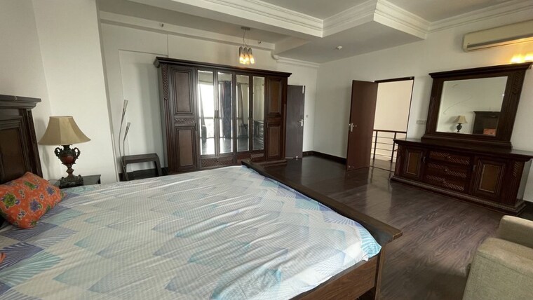 Bedroom, dlf phase iv 3 Bedroom 362 Sq.Yd. Builder Floor In Dlf Phase iv Gurgaon 10195668