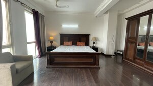 Bedroom in 3 BHK Builder Floor at Dlf Phase iv – for Rent