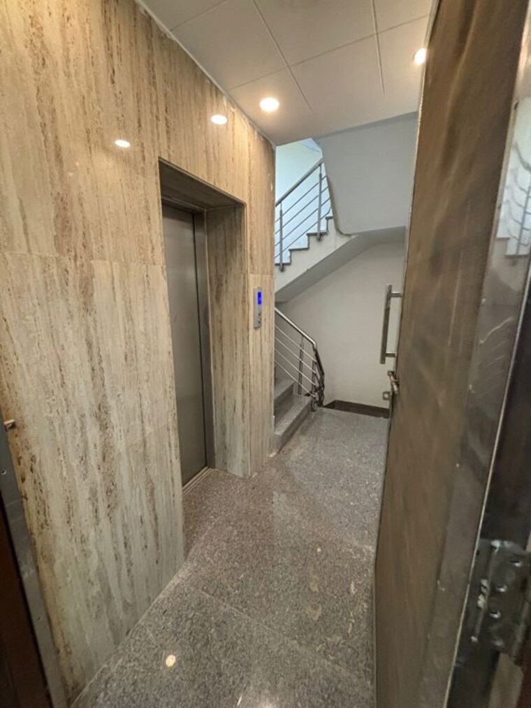 Balcony, dlf phase iv 3 Bedroom 362 Sq.Yd. Builder Floor In Dlf Phase iv Gurgaon 10195674
