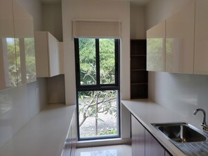 Balcony in 3 BHK Builder Floor at Dlf Phase iv – for Rent