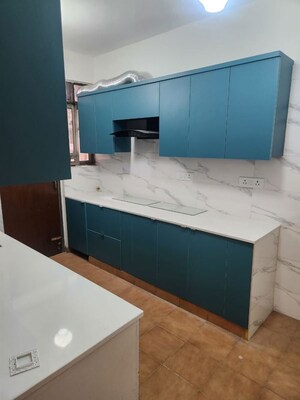 Kitchen in 3 BHK Builder Floor at Dlf Phase iv – for Rent