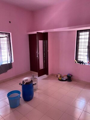 Living Room in 3 BHK Builder Floor at Dlf Phase iv – for Rent