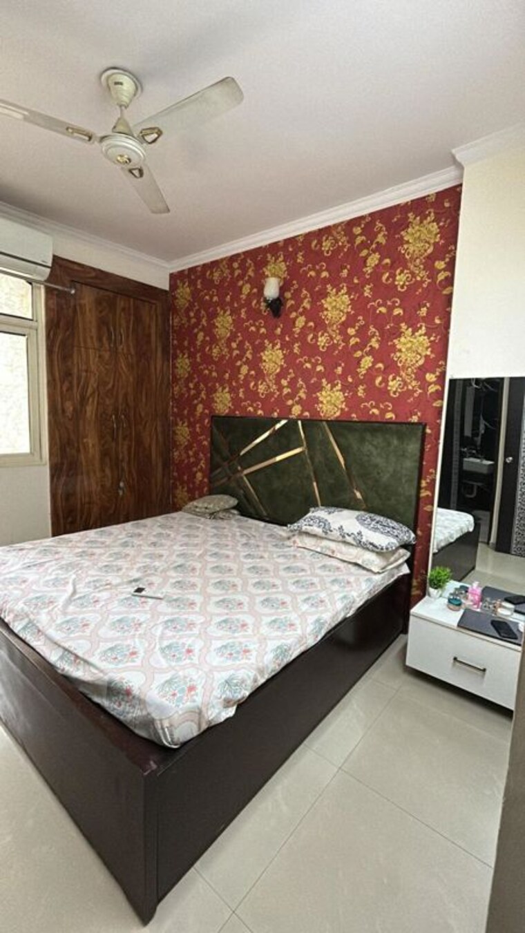 Bedroom, dlf phase iv 3 Bedroom 366 Sq.Yd. Builder Floor In Dlf Phase iv Gurgaon 10195701