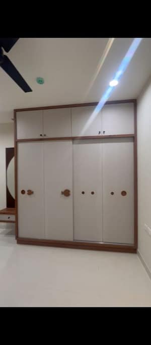 Furnished Amenities in 3 BHK Builder Floor at Dlf Phase iv – for Rent