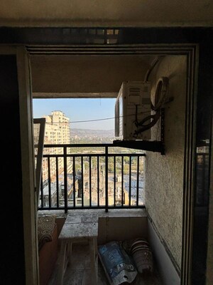 Balcony in 3 BHK Builder Floor at Dlf Phase iv – for Rent