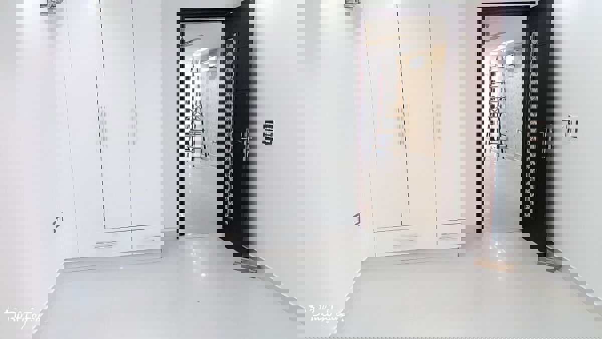 3 BHK + Servant Room 3500 Sq.Ft. Builder Floor in SS Southend Floors