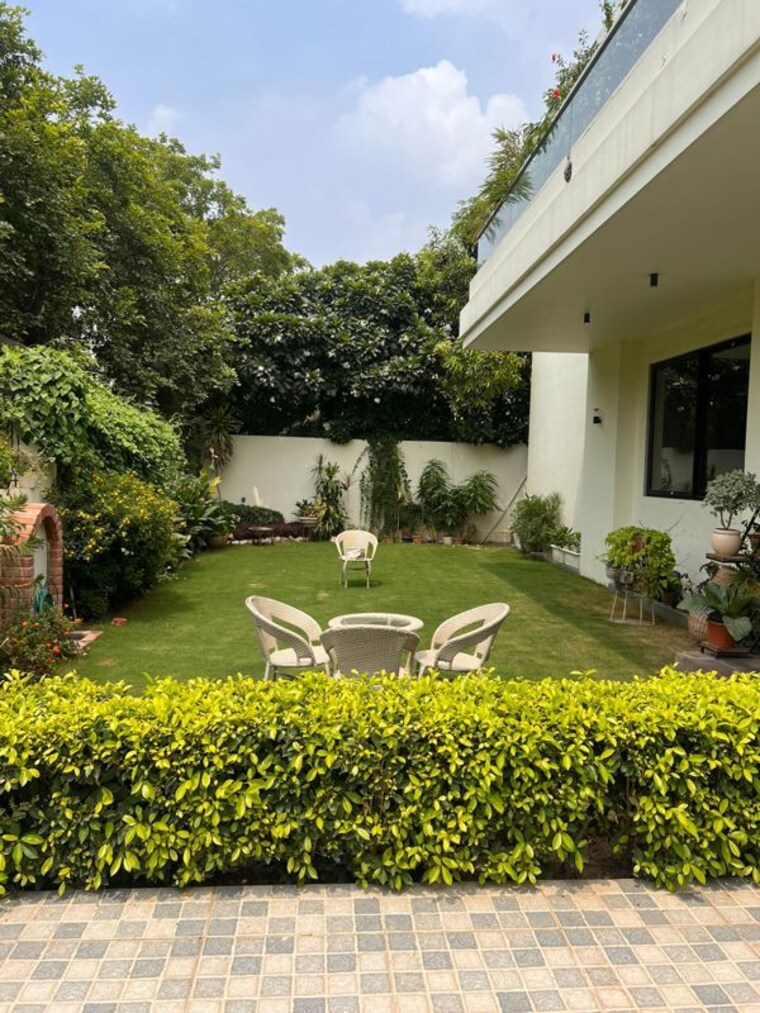 Garden, sushant-lok-3 6+ Bedroom 1000 Sq.Yd. Independent House In Sector 57 Gurgaon 10196808