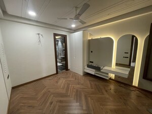 Room in 3 BHK Builder Floor at Ansal Sushant Floors, Sushant Lok ii – for Sale