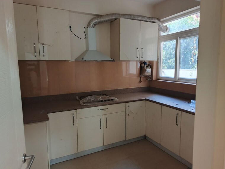 Kitchen, emaar-emerald-floors-premier 3 Bedroom 1650 Sq.Ft. Apartment In Sector 65 Gurgaon 10196966
