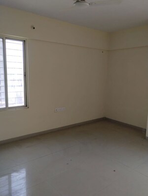 Room in 2 BHK Apartment at Pushpganga  Swapnaganga, Undri – for Rent