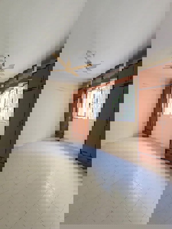 3 BHK 1600 Sq.Ft. Apartment in Florida Estate