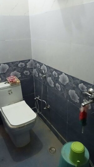 Team Area in 2 BHK Builder Floor at West Sant Nagar – for Rent