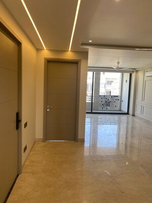 Room in 3 BHK Builder Floor at Dlf Phase I – for Sale